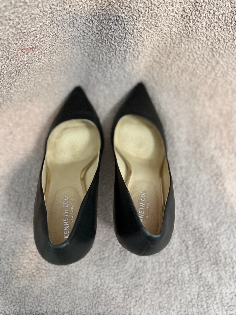 Kenneth Cole New York Black Leather Pointed Toe Pumps Cusioned Size 10M - Picture 3 of 5